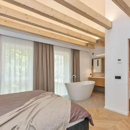 Superb New Family House Апартаменты Вильнюс