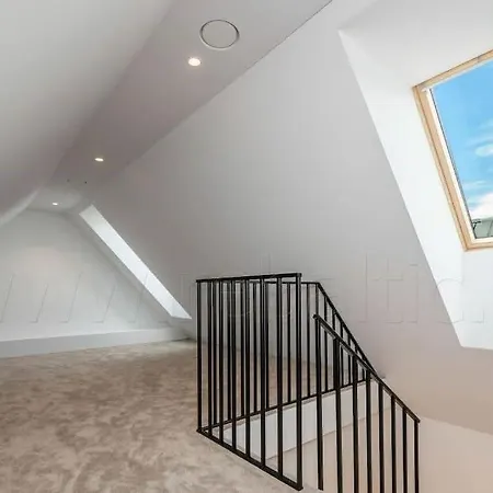 Superb New Family House Butas